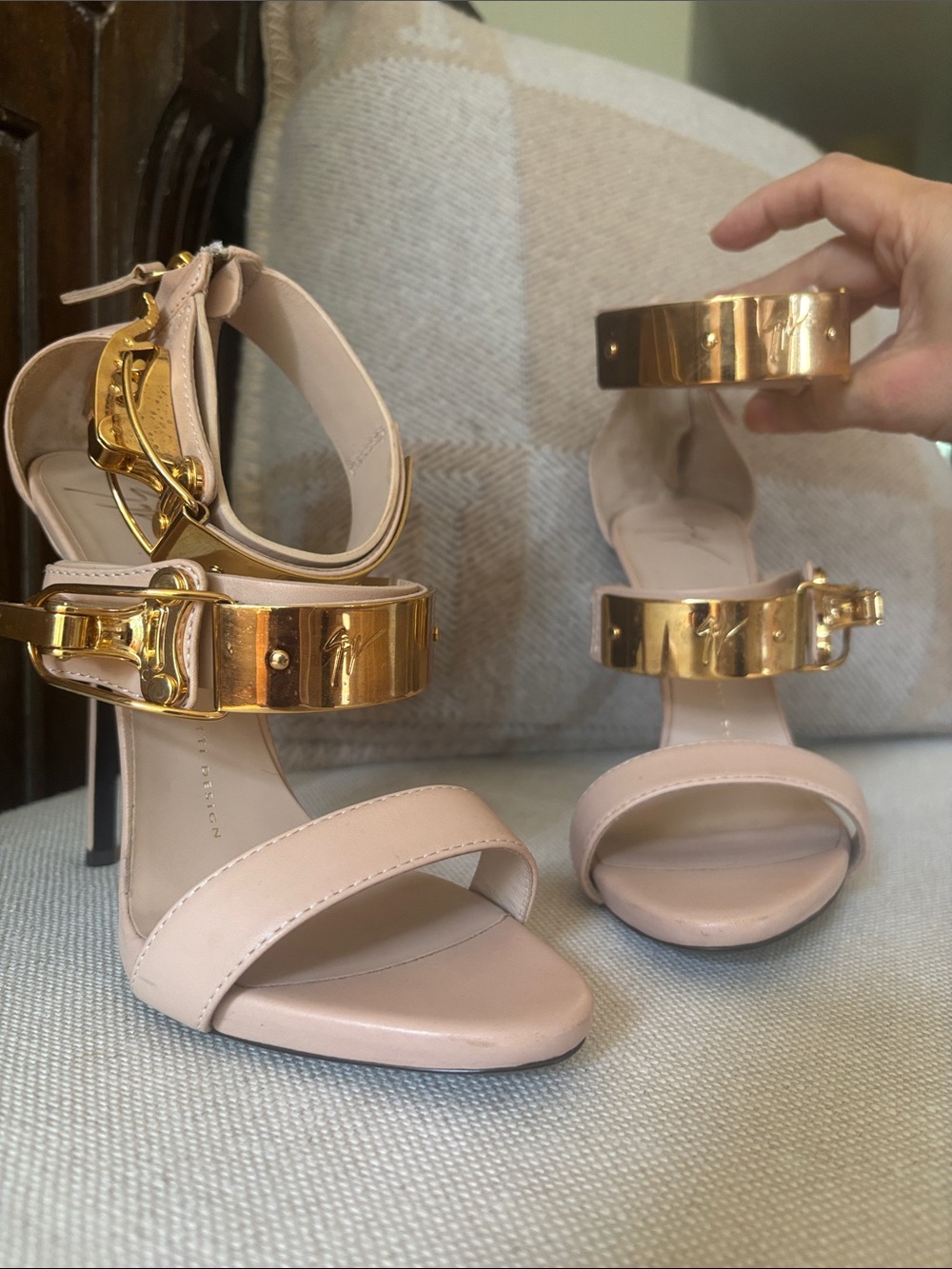 Giuseppe Zanotti Blush Pink Stiletto Sandals with Gold Buckle Straps - Picture 2 of 5